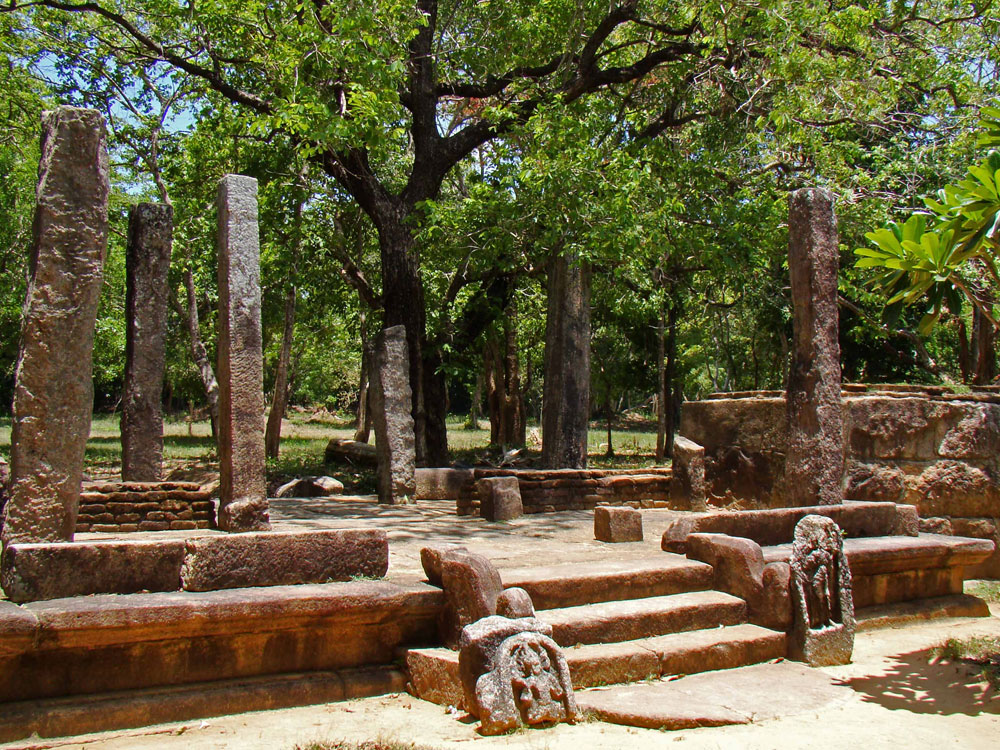 Magul Maha Viharaya, Ampara in Sri Lanka - Magul Maha Viharaya Lahugala - Buddhist Places in Sri Lanka - Magul Maha Viharaya Ancient Temple - Visit Magul Maha Viharaya on your trip to Eastern Province - Magul Maha Viharaya Sri lanka - Ancient Buddhist temple - Lahugala Magul Maha Viharaya - Magul Maha Viharaya, Eastern, Sri Lanka