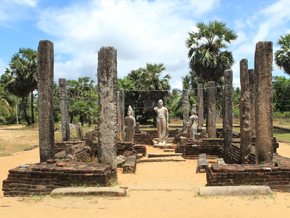 Magul Maha Viharaya, Ampara in Sri Lanka - Magul Maha Viharaya Lahugala - Buddhist Places in Sri Lanka - Magul Maha Viharaya Ancient Temple - Visit Magul Maha Viharaya on your trip to Eastern Province - Magul Maha Viharaya Sri lanka - Ancient Buddhist temple - Lahugala Magul Maha Viharaya - Magul Maha Viharaya, Eastern, Sri Lanka